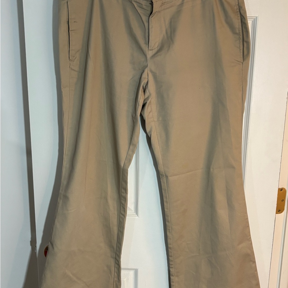 Women’s Khaki / Tan Pants